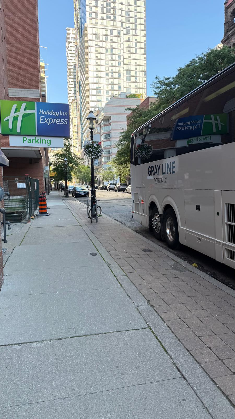 Gray Line Toronto city tour, FIFA Toronto, toronto bus charters, bus charter, city sightseeing